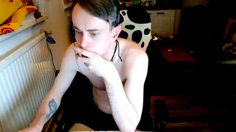 Snapshot of yyscript chatting on 12.01.24 online show from 12.01.24