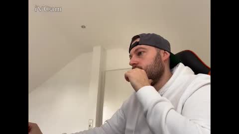 Snapshot of zac242421 chatting on 10.29.25 TheZac online show from 10.29.25