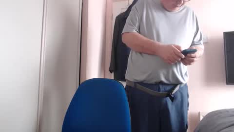 Snapshot of zacsmithuk chatting on 04.16.26 Zac Smitj online show from 04.16.26