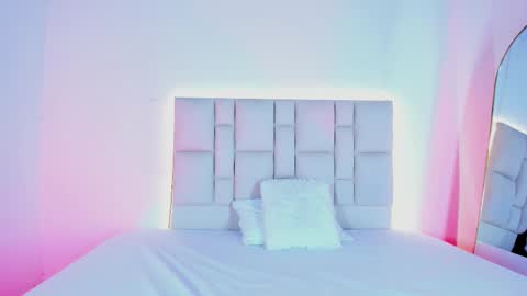 Snapshot of zafiro__brown chatting on 10.24.25 Zafiro Brown online show from 10.24.25