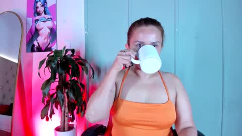 Snapshot of zafiro__brown chatting on 10.28.25 Zafiro Brown online show from 10.28.25