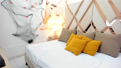 Zafiro  online show from 10.24.25