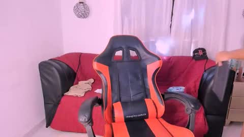 Snapshot of zaira_luxee chatting on 10.19.25 zaira_luxee online show from 10.19.25