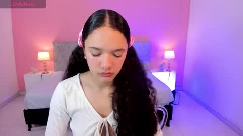 Snapshot of zairaglow chatting on 10.20.25 Zaira Pussy extreme online show from 10.20.25