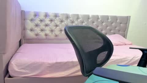 Snapshot of zanxley_ chatting on 01.29.25 zanxley_ online show from 01.29.25