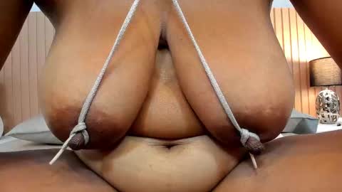 Snapshot of zara_lopez chatting on 09.12.25 zara lopez online show from 09.12.25