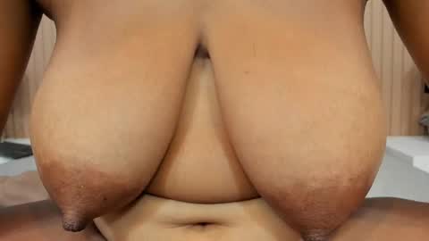 Snapshot of zara_lopez chatting on 10.21.25 zara lopez online show from 10.21.25