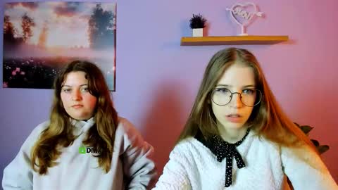 Snapshot of zara_shine_ chatting on 10.15.25 zara_shine_ online show from 10.15.25