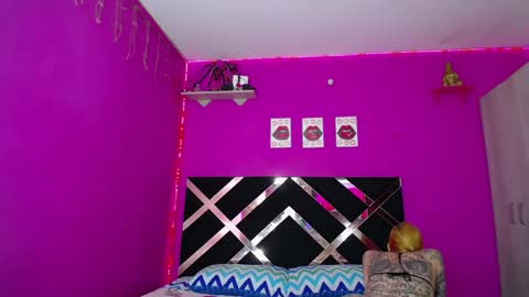 Snapshot of zara_tattoox chatting on 02.22.25 ZARA ANYELINA online show from 02.22.25