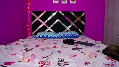 Snapshot of zara_tattoox chatting on 02.24.25 ZARA ANYELINA online show from 02.24.25