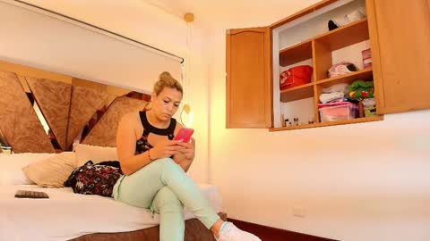 Zarah Andrews online show from 10.03.25