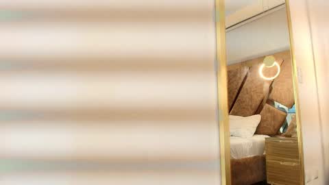 Zarah Andrews online show from 12.05.25