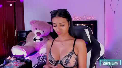 Zara Lim  online show from 09.27.25