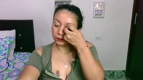 Snapshot of zaray_45bella chatting on 02.23.25 zaray online show from 02.23.25