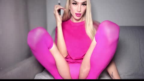 Snapshot of zarinastoun20 chatting on 12.08.24 ZARINA online show from 12.08.24