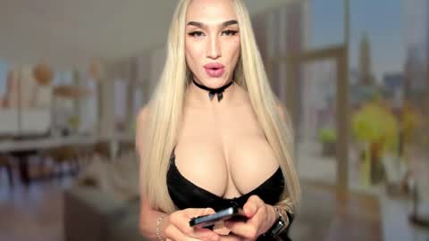 Snapshot of zarinastoun20 chatting on 02.02.25 ZARINA online show from 02.02.25