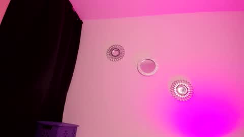 Snapshot of zaritha_li chatting on 10.06.25 Zaritha Li online show from 10.06.25