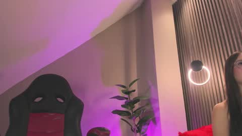 Snapshot of zary_saenz chatting on 11.08.25 Zary online show from 11.08.25