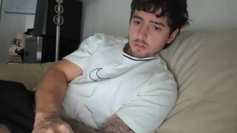 Snapshot of zaylanez chatting on 01.05.25 Zay lanez online show from 01.05.25