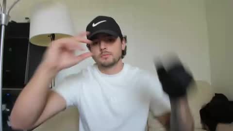 Snapshot of zaylanez chatting on 01.06.25 Zay lanez online show from 01.06.25