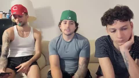 Snapshot of zaylanez chatting on 02.04.25 Zay lanez online show from 02.04.25