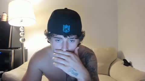 Snapshot of zaylanez chatting on 03.12.25 Zay lanez online show from 03.12.25