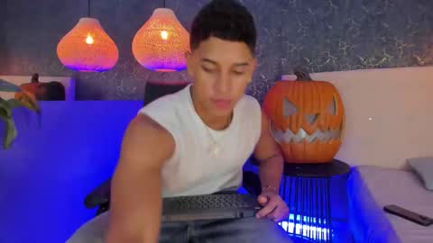 Snapshot of zayne_cross chatting on 10.21.25 Zayn Cross online show from 10.21.25