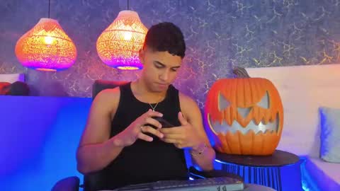 Snapshot of zayne_cross chatting on 10.24.25 Zayn Cross online show from 10.24.25