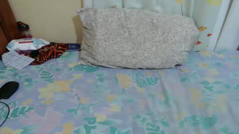 Snapshot of zeina_gen chatting on 10.20.25 flabby online show from 10.20.25