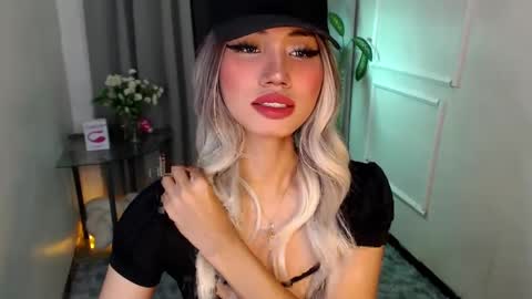 zelainalovetocum online show from 02.20.25