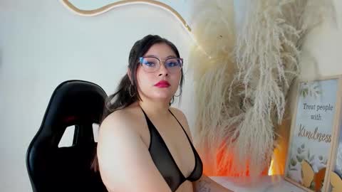 Snapshot of zelenejones chatting on 10.20.25 Zelene   online show from 10.20.25