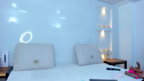 Zenda Evans online show from 10.21.25