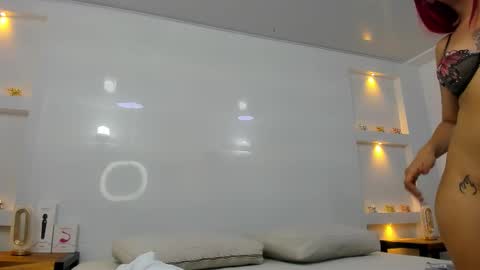 Zenda Evans online show from 11.10.25