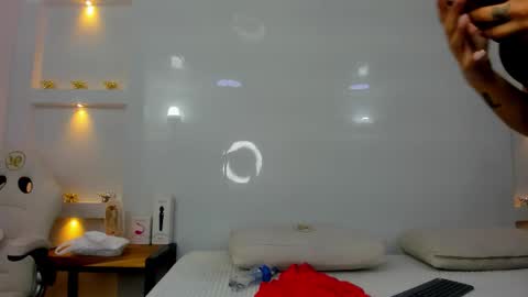 Zenda Evans online show from 12.22.25