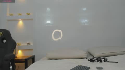 Zenda Evans online show from 04.06.26