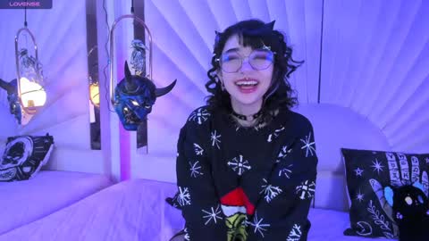 Snapshot of zephirah_abney chatting on 12.22.24 online show from 12.22.24