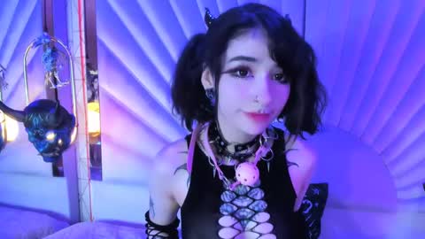 Snapshot of zephirah_abney chatting on 02.11.25 online show from 02.11.25