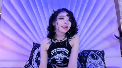 Snapshot of zephirah_abney chatting on 02.17.25 online show from 02.17.25