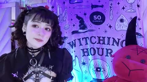 Snapshot of zephirah_abney chatting on 11.01.25 online show from 11.01.25