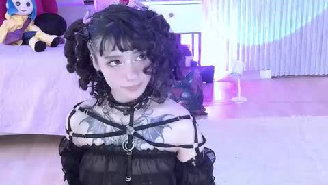 Snapshot of zephirah_abney chatting on 11.08.25 online show from 11.08.25