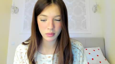 Snapshot of zerelle chatting on 02.01.26 Ivy online show from 02.01.26