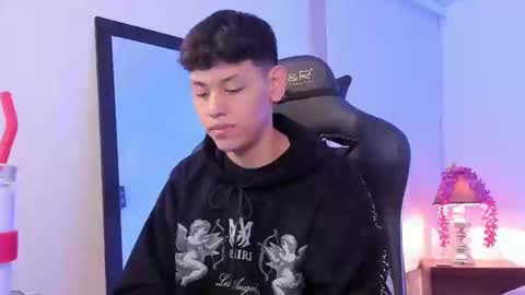 Snapshot of zeus_blaze chatting on 09.16.25 zeus_blaze online show from 09.16.25