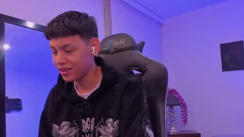 Snapshot of zeus_blaze chatting on 09.18.25 zeus_blaze online show from 09.18.25