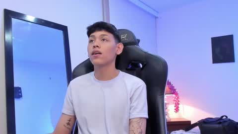 Snapshot of zeus_blaze chatting on 09.18.25 zeus_blaze online show from 09.18.25