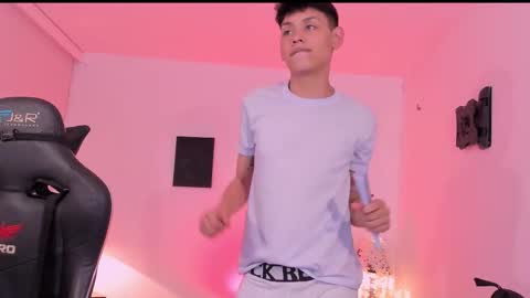 Snapshot of zeus_blaze chatting on 09.24.25 zeus_blaze online show from 09.24.25