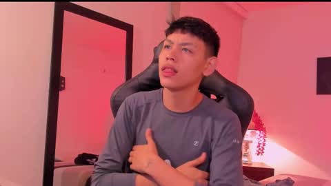 Snapshot of zeus_blaze chatting on 09.25.25 zeus_blaze online show from 09.25.25