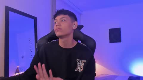 Snapshot of zeus_blaze chatting on 09.29.25 zeus_blaze online show from 09.29.25