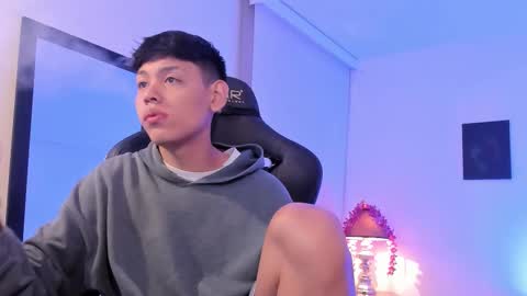 Snapshot of zeus_blaze chatting on 10.01.25 zeus_blaze online show from 10.01.25