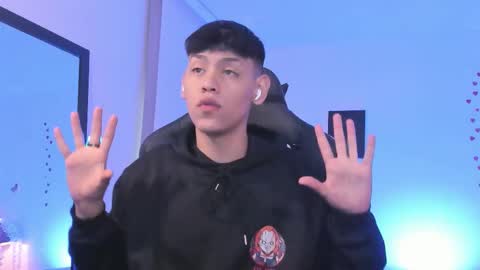 Snapshot of zeus_blaze chatting on 10.02.25 zeus_blaze online show from 10.02.25