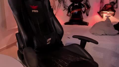 Snapshot of zeus_blaze chatting on 10.04.25 zeus_blaze online show from 10.04.25